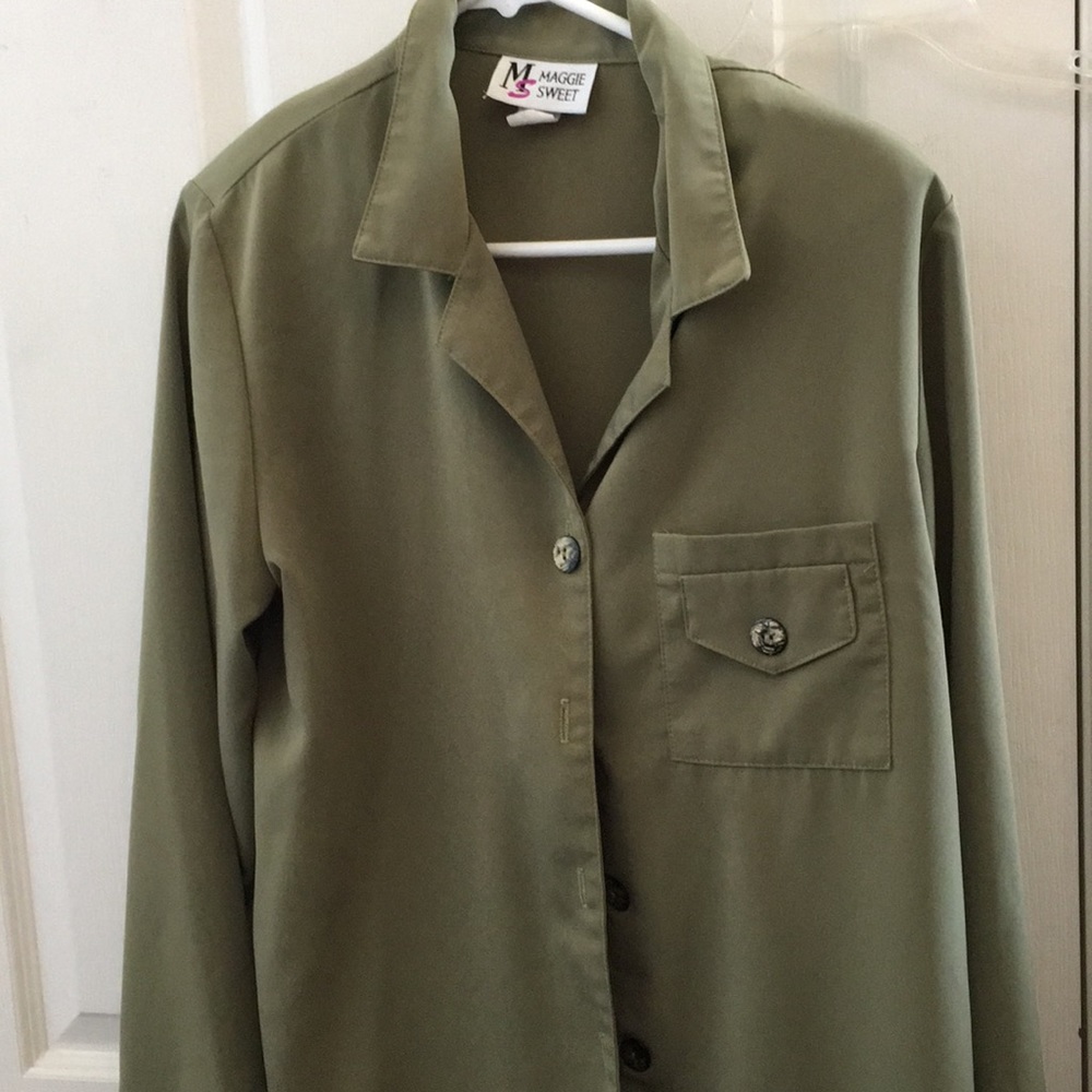 FINAL MARKDOWN Ladies Maggie sweet blouse medium